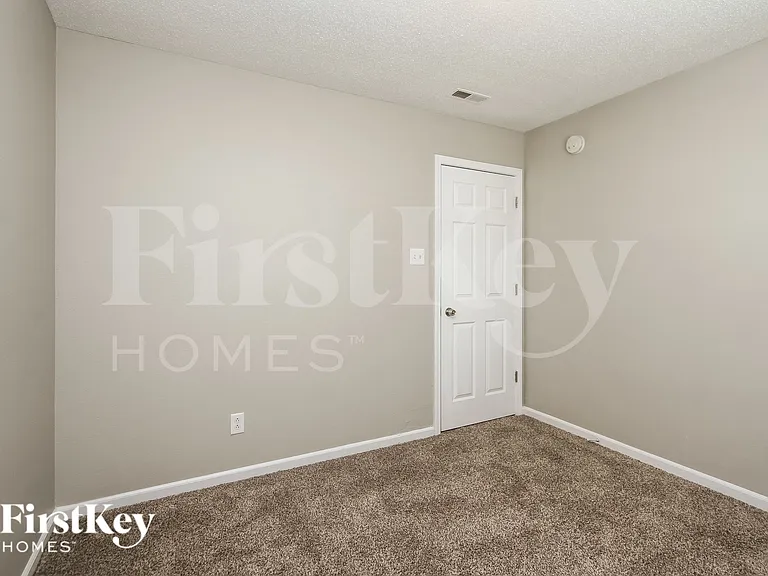 10672 Glenayr Dr — Photo 12