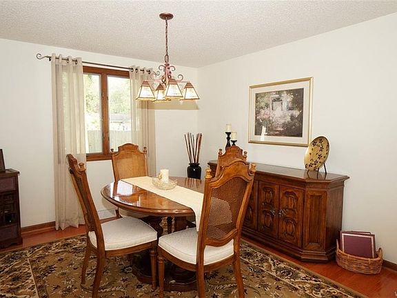 4th image of 1481 Fairfield Dr