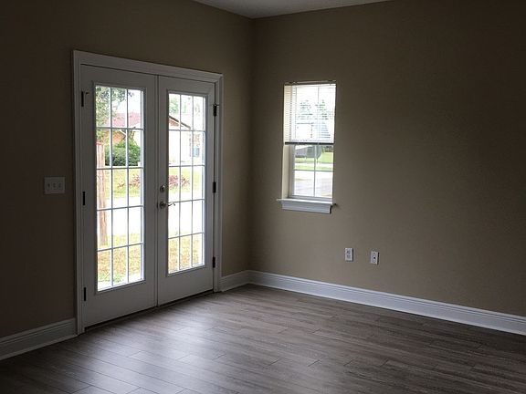 4th image of 407 Judy Pl