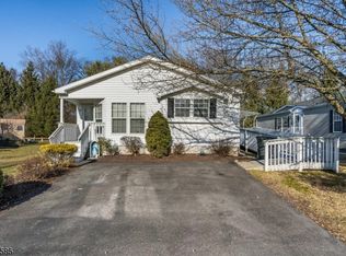 12 Peachtree Dr, Belvidere, NJ 07823