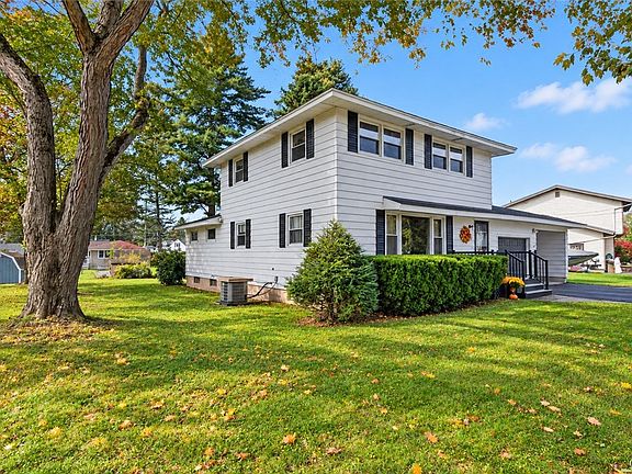 3rd image of 18 Frawley Dr