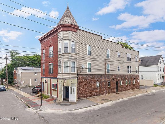 3rd image of 208 Front Street