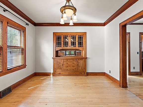 4th image of 4124 11th Ave S