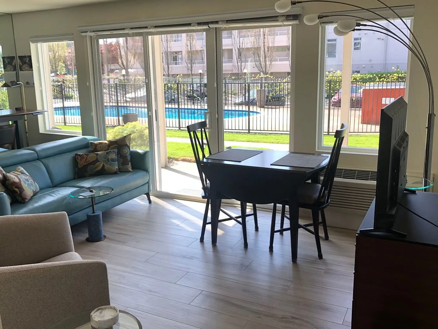 1Bd/1Ba Kirkland Condo — Photo 2