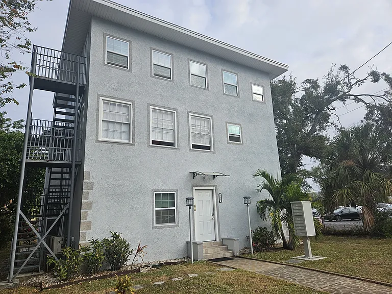 306 Turner St — Photo 16