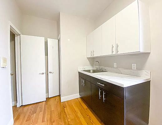 4th image of 797 Putnam Ave APT 3B