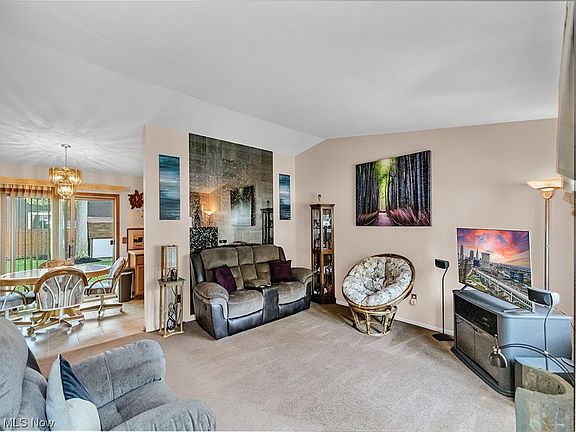 4th image of 37182 S Lake Shore Blvd