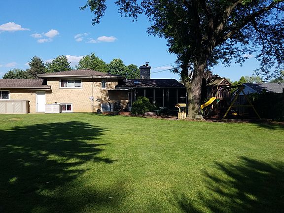 2nd image of 11S306 Oakwood Ave