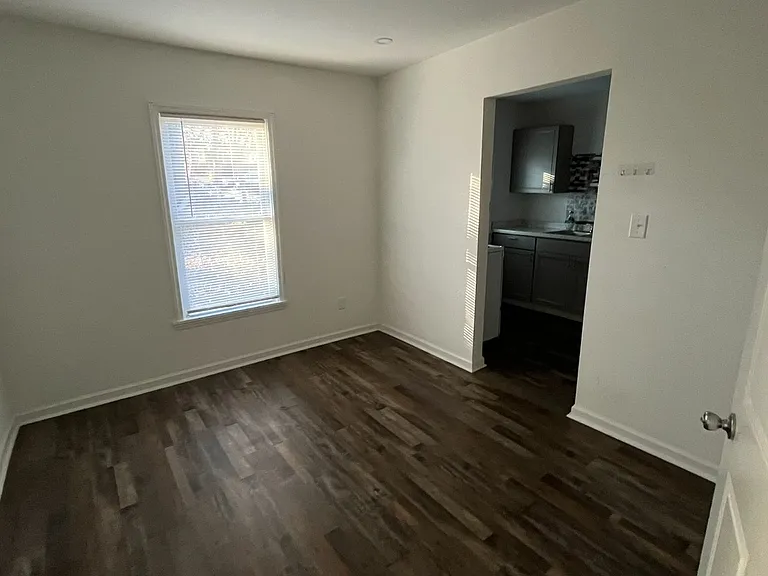 635 Smith St — Photo 4