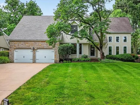 8336 Rosehill Rd, Lenexa, KS 66215