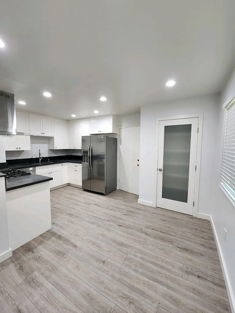 3 bed, 2.5 bath, 1760 sqft, $4,450 — Photo 4
