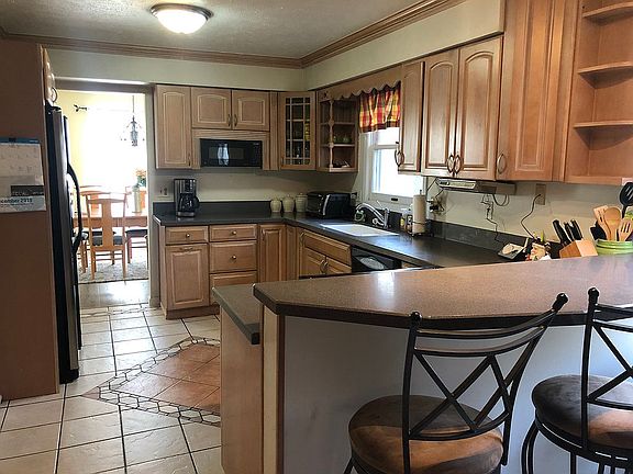 3rd image of 18025 Stoney Brook Ct