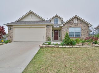 202 N Oak Ridge Dr E, Sand Springs, OK 74063