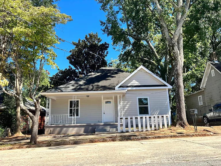 960 Dewey St SW — Photo 1