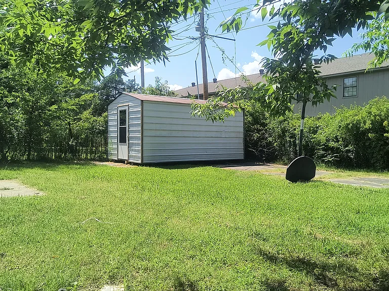 2800 S Taft St — Photo 15