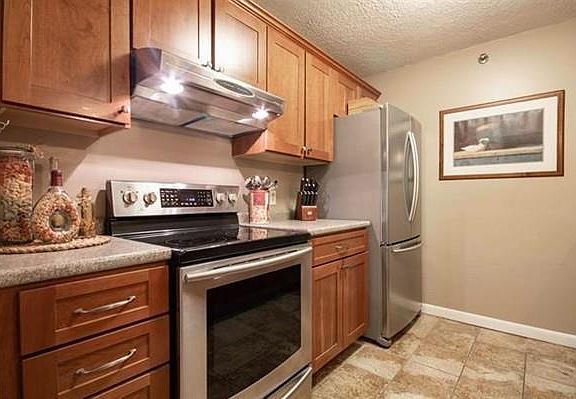 3rd image of 320 Candlewood Park #31