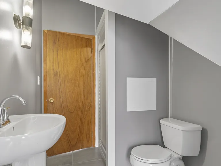 Second floor full bathroom