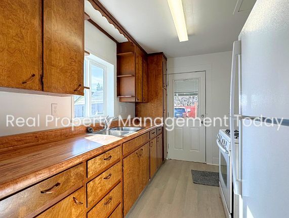 4th image of 330 1/2 4th St S