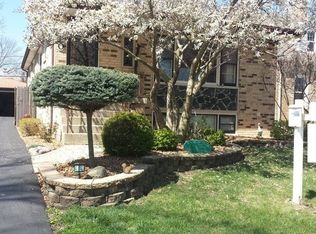 9420 S 83rd Ct, Hickory Hills, IL