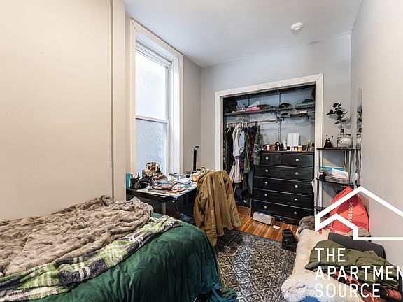 5th image of 2834 W Lyndale St APT 1