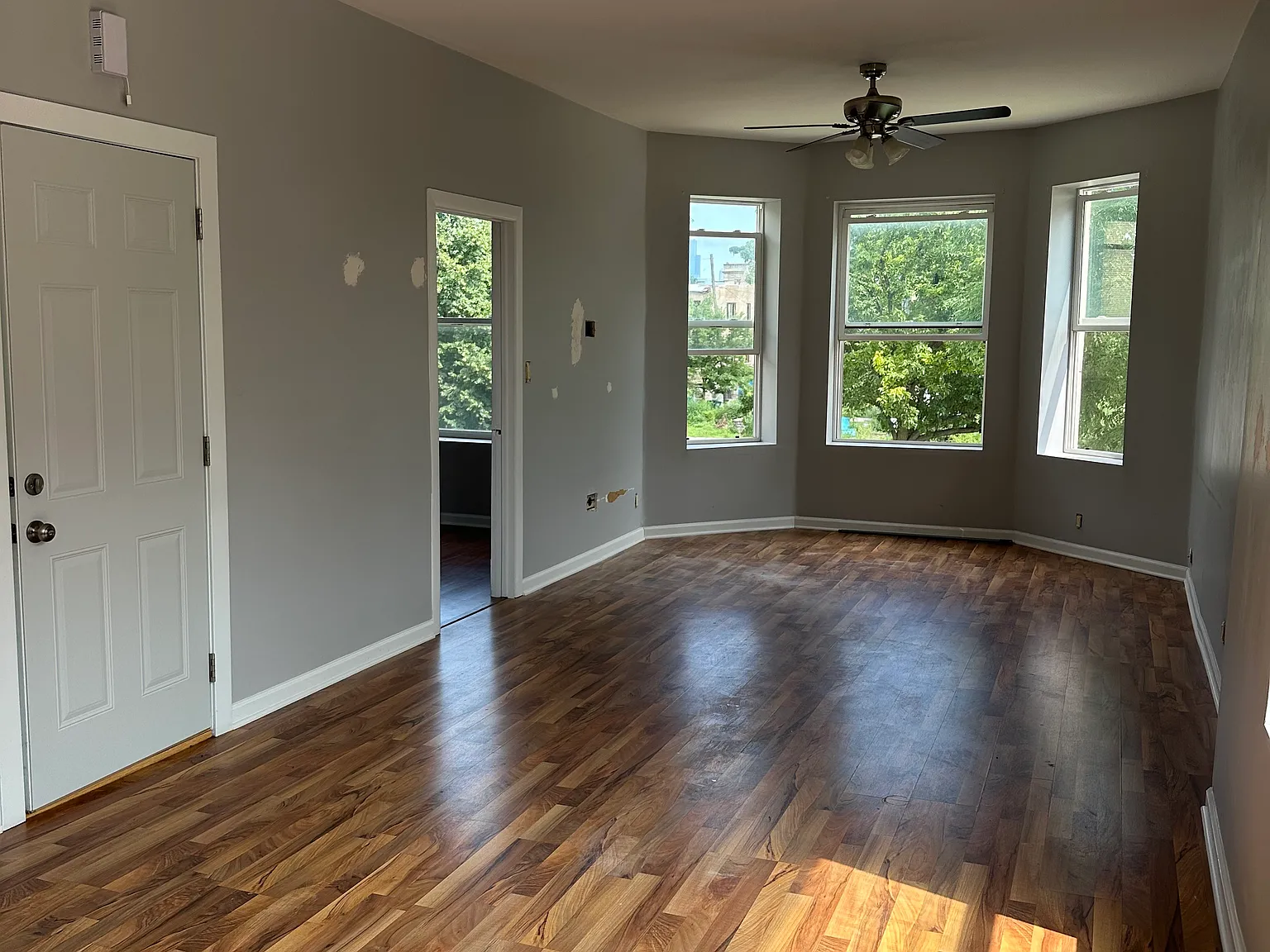 1556 S Spaulding Ave — Photo 2