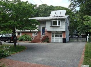 67 40th St, Islip, NY 11751