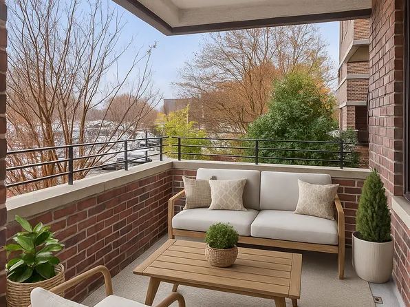 69-40 Yellowstone Boulevard image 4 of 13