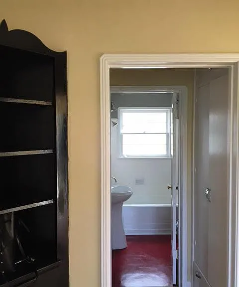 1438 Roycroft Ave — Photo 6