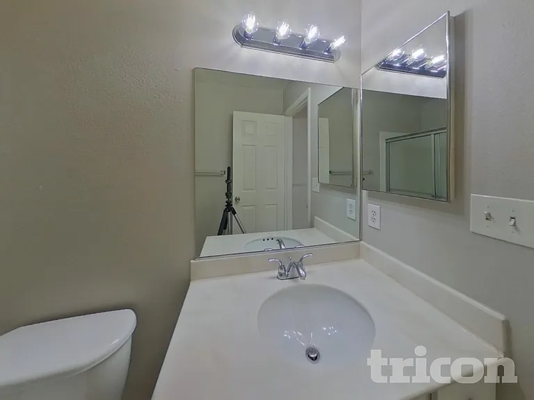 5429 Requa Ave — Photo 7