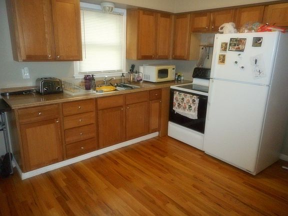 3rd image of 411 Oliver Ave N