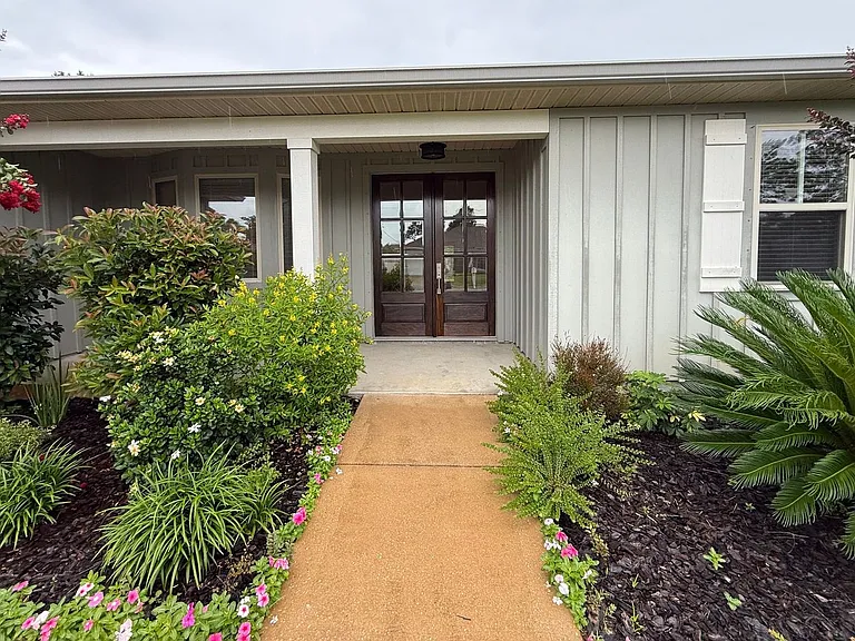 1619 Ponderosa Dr — Photo 2