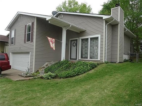 2nd image of 1832 Fairfax Dr