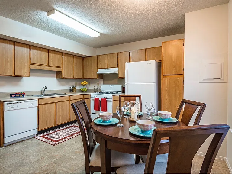 Meadow View Townhomes — Photo 8