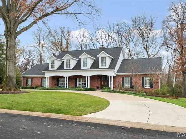 40 Villa Coublay Dr, Saint Louis, MO 63131