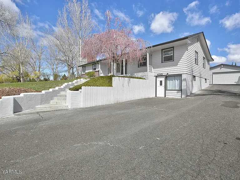 6315 Summitview Ave — Photo 2