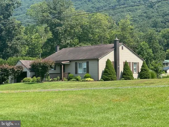 36 Gas Line Dr, Lewistown, PA 17044