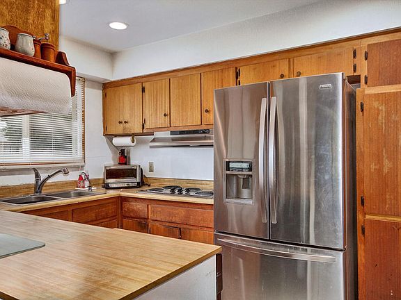 4th image of 4022 N 79th Dr