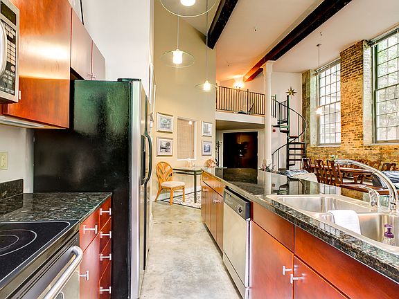 5th image of 920 Poeyfarre Street #104