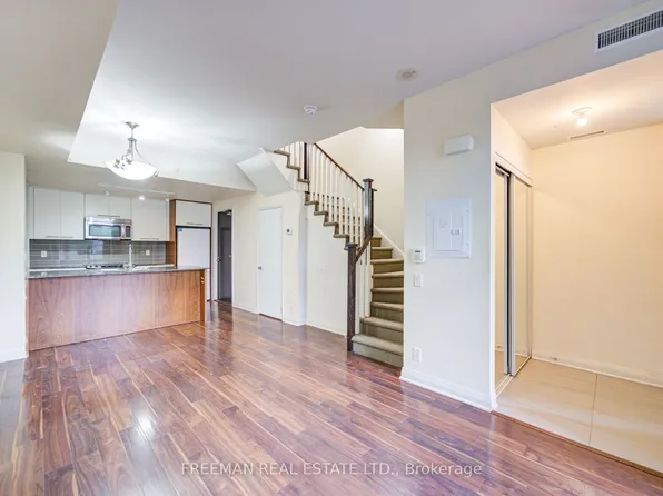 5 Valhalla Inn Rd #Townhouse 108, Toronto, ON M9B 0B1