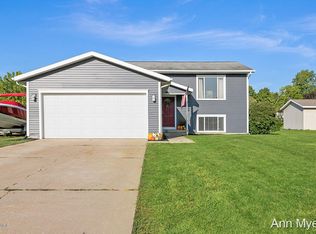 319 Wynwood Dr NW, Kent City, MI