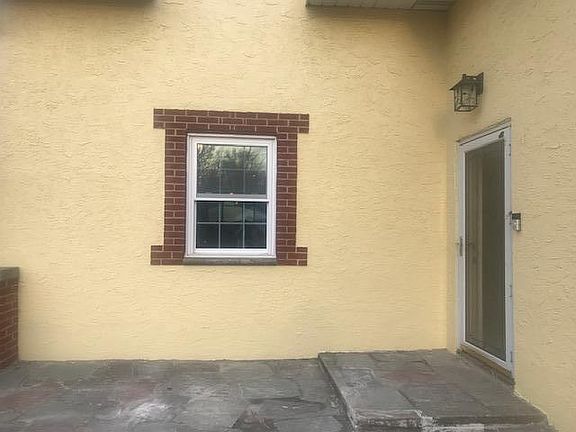 Front door with Ring (video wifi doorbell)