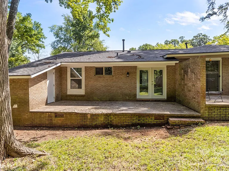 3315 Erskine Dr — Photo 6