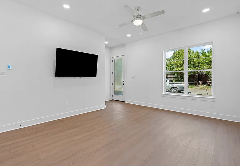 3127 Cockrell Ave — Photo 5