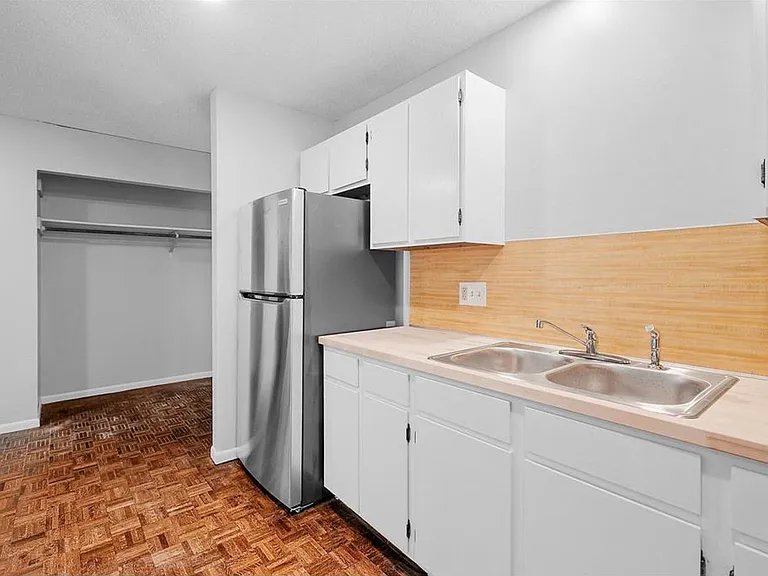 Van Cleve Townhomes — Photo 11