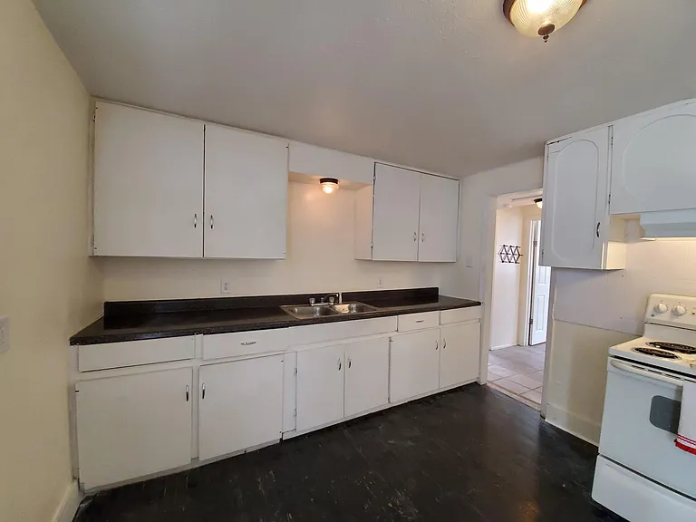 2810 Monterey St #3 — Photo 8