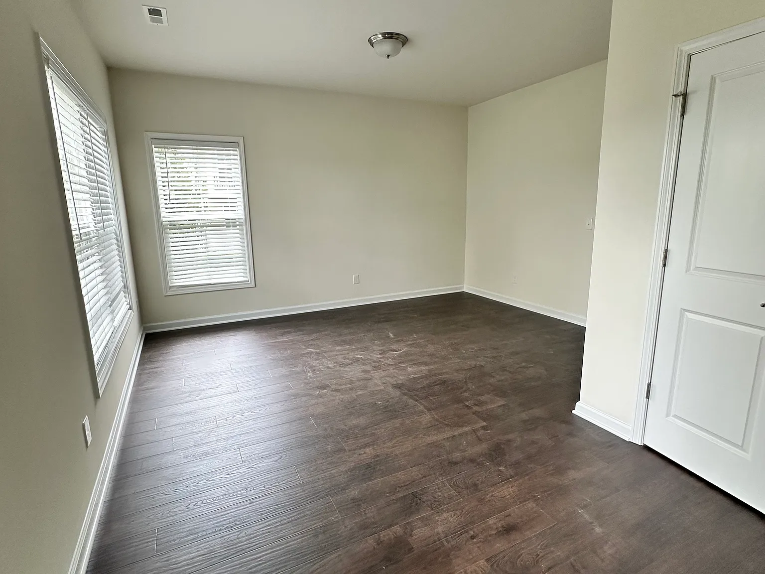 3 bed, 2.5 bath, 1980 sqft, $2,050 — Photo 3