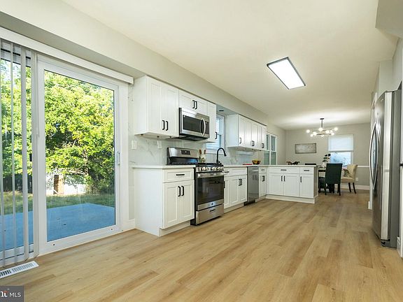 4th image of 1106 Outlett Mills Ct