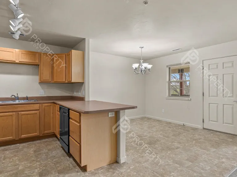 3037 Coal Mine Ave #F — Photo 25