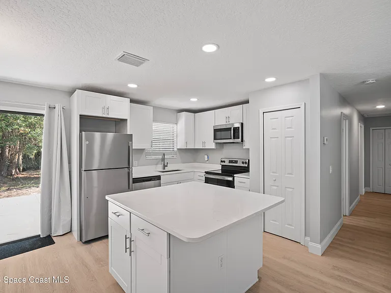 1328 Union St SE — Photo 11