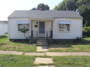 212 W White St, Clinton, IL 61727